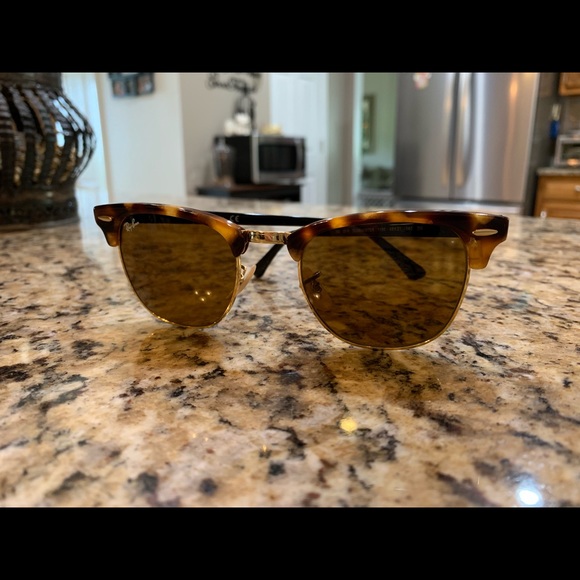 Ray-Ban Brown lens, tortuous shell frame - Picture 2 of 3